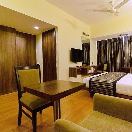 Hotel Silver Inn Mumbai  Buitenkant foto