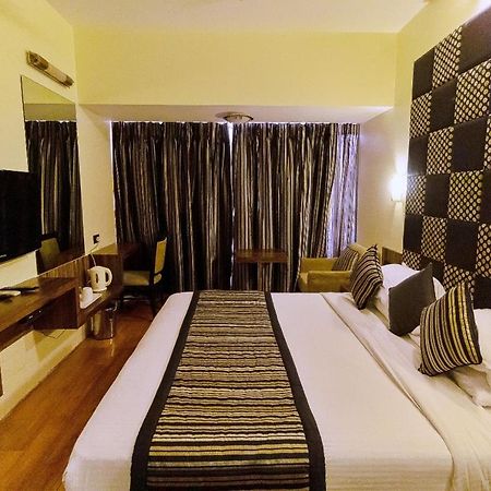 Hotel Silver Inn Mumbai  Buitenkant foto