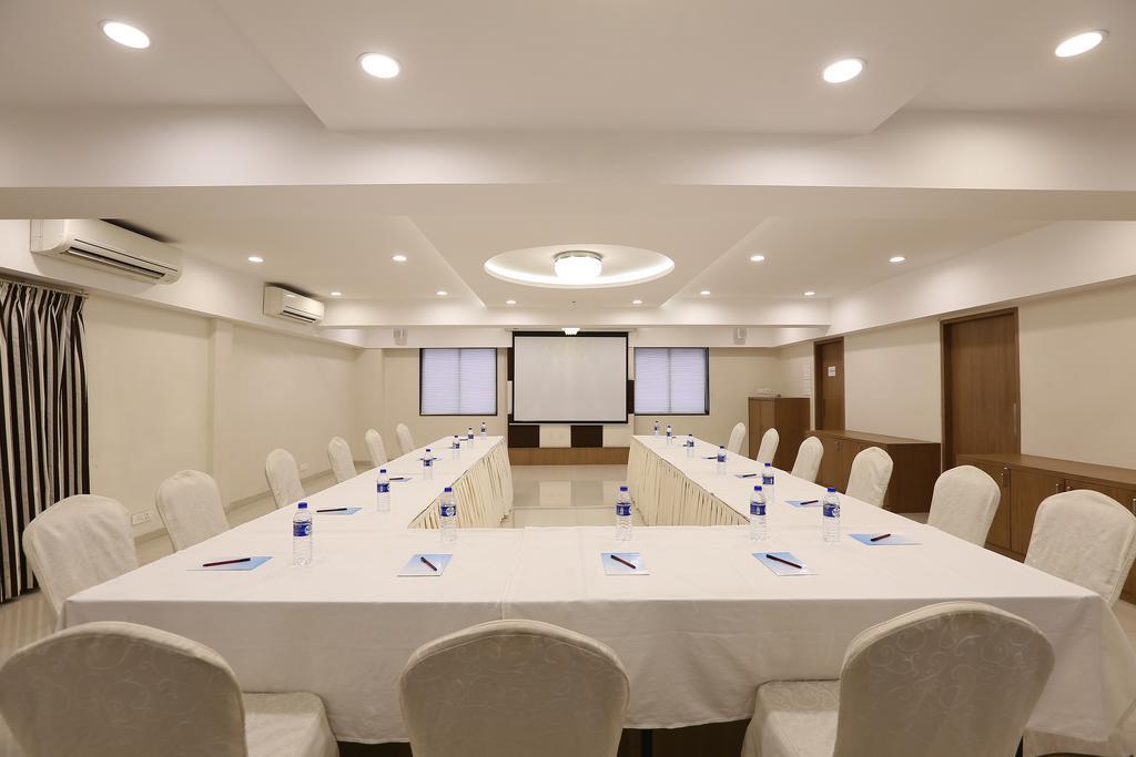 Hotel Silver Inn Mumbai  Buitenkant foto