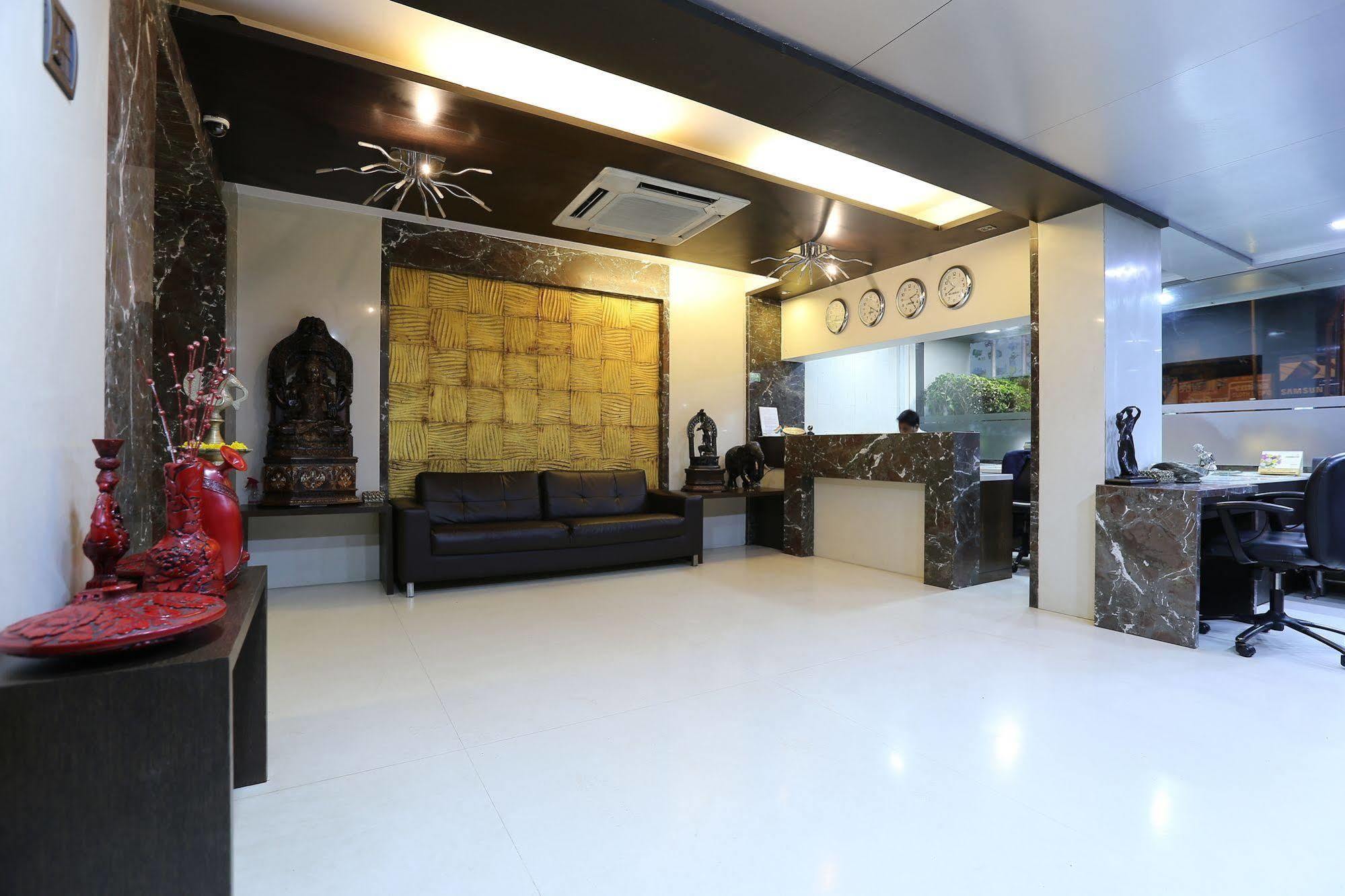 Hotel Silver Inn Mumbai  Buitenkant foto