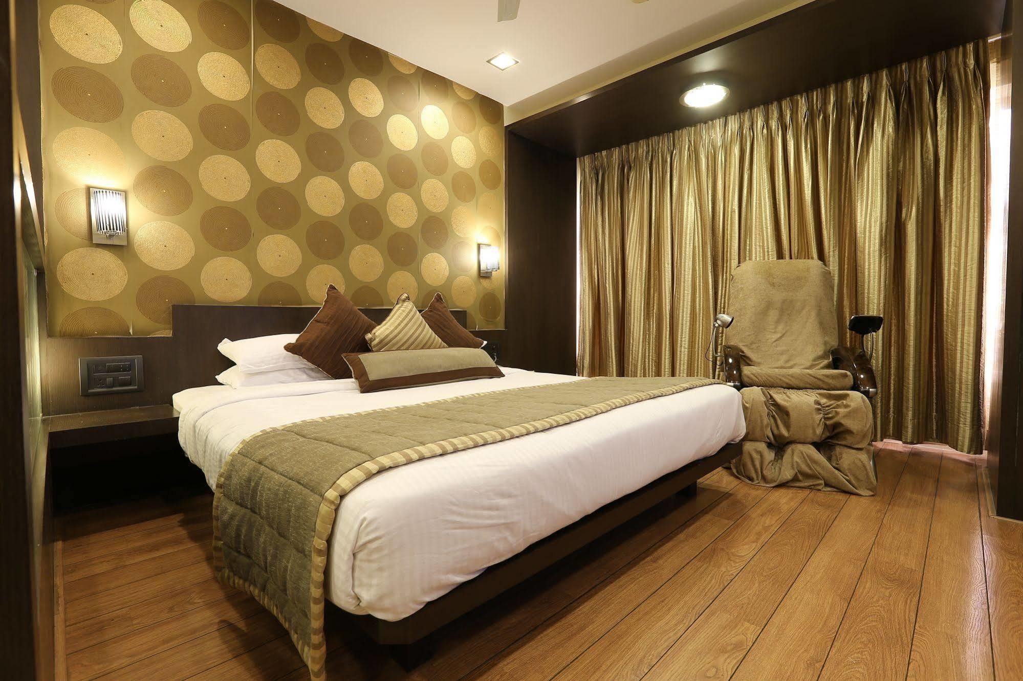 Hotel Silver Inn Mumbai  Buitenkant foto
