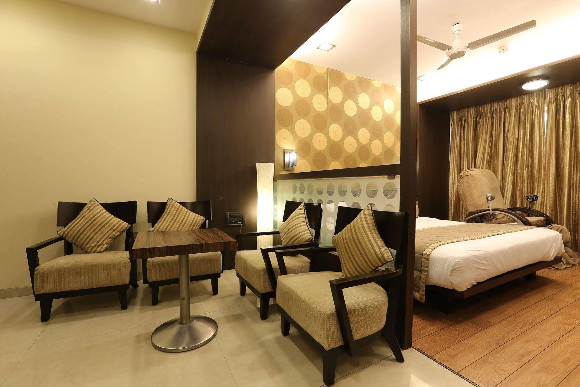Hotel Silver Inn Mumbai  Buitenkant foto