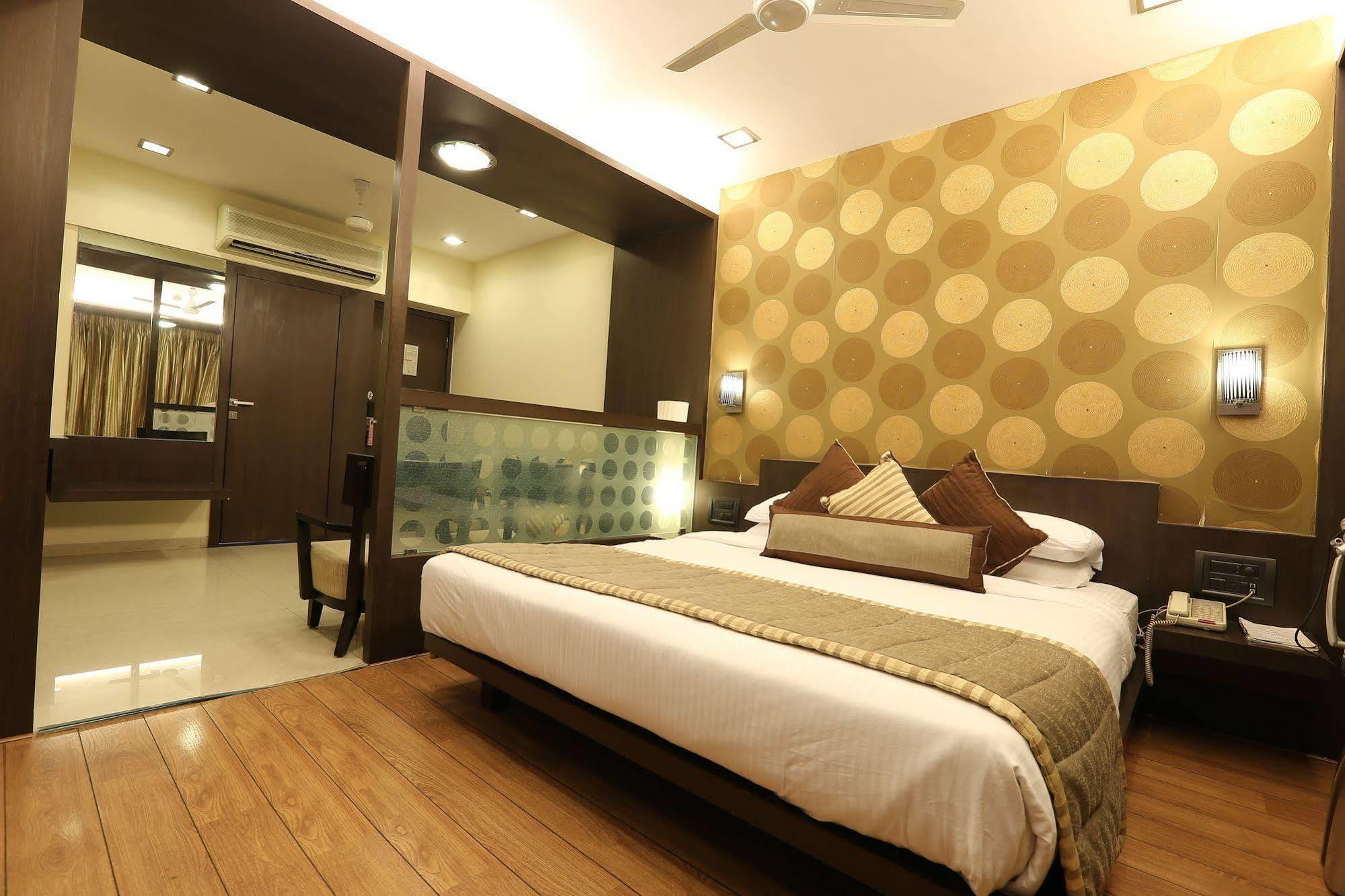 Hotel Silver Inn Mumbai  Buitenkant foto