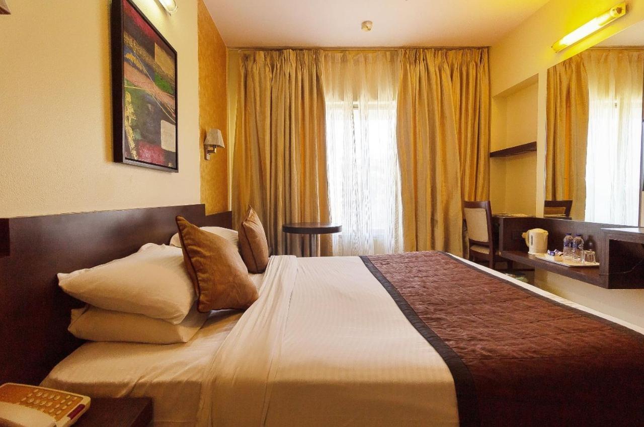 Hotel Silver Inn Mumbai  Buitenkant foto