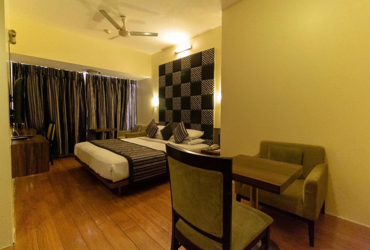 Hotel Silver Inn Mumbai  Buitenkant foto