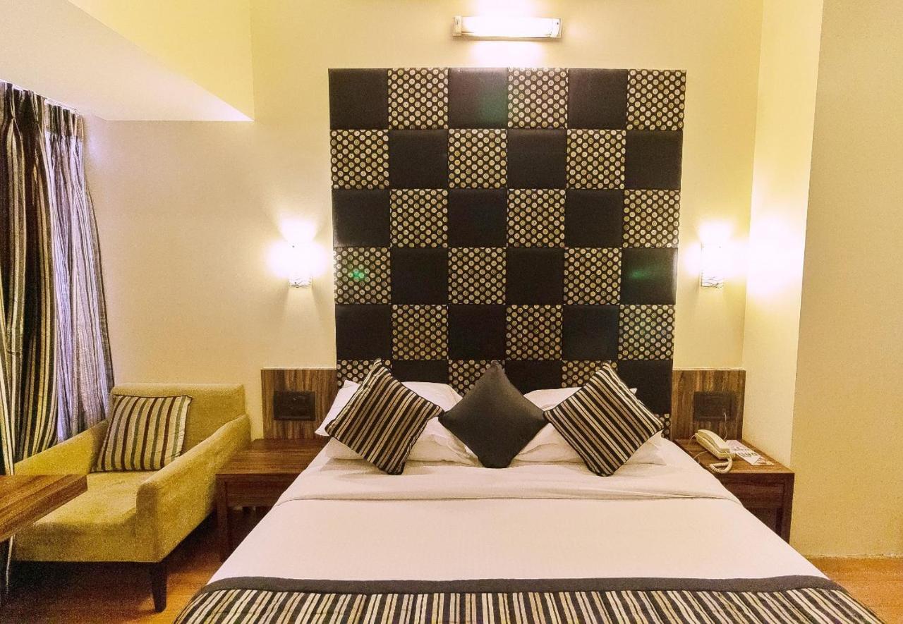 Hotel Silver Inn Mumbai  Buitenkant foto