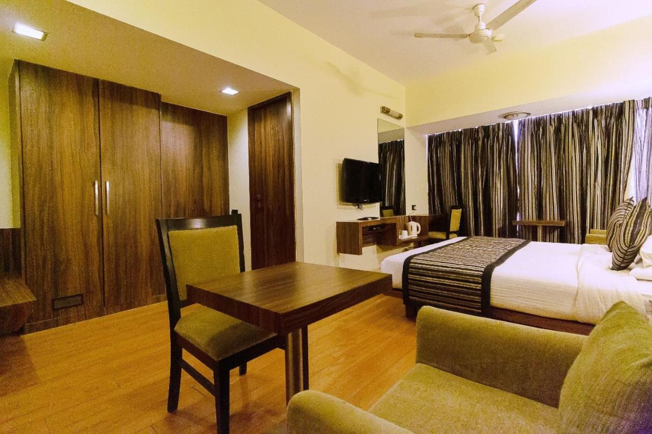 Hotel Silver Inn Mumbai  Buitenkant foto
