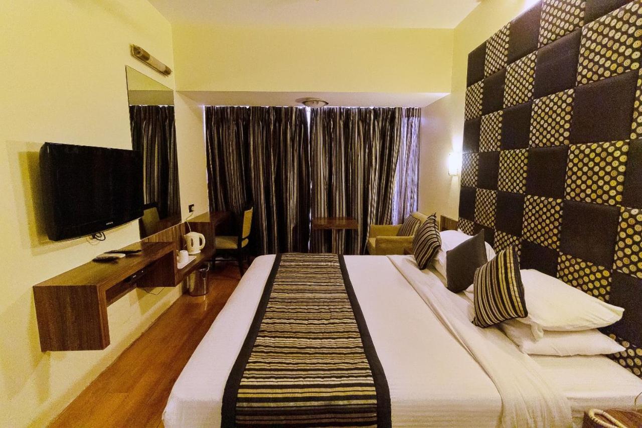 Hotel Silver Inn Mumbai  Buitenkant foto